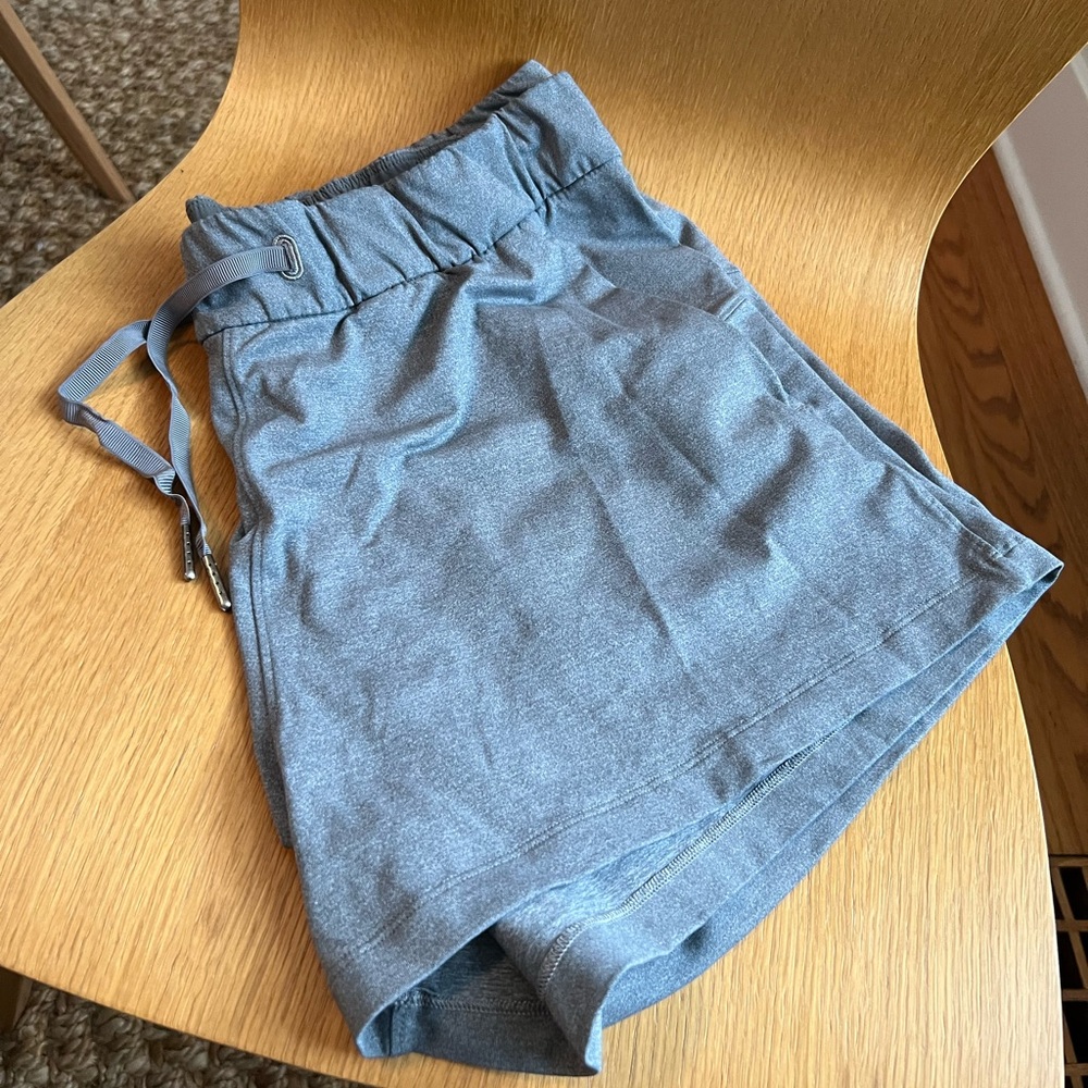 Lululemon ON THE FLY shorts